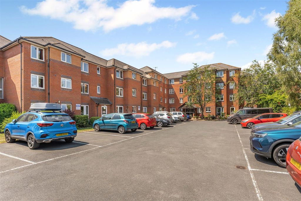 Property photo 1 of 12 40 Spencer Court, Banbury-3.Jpg