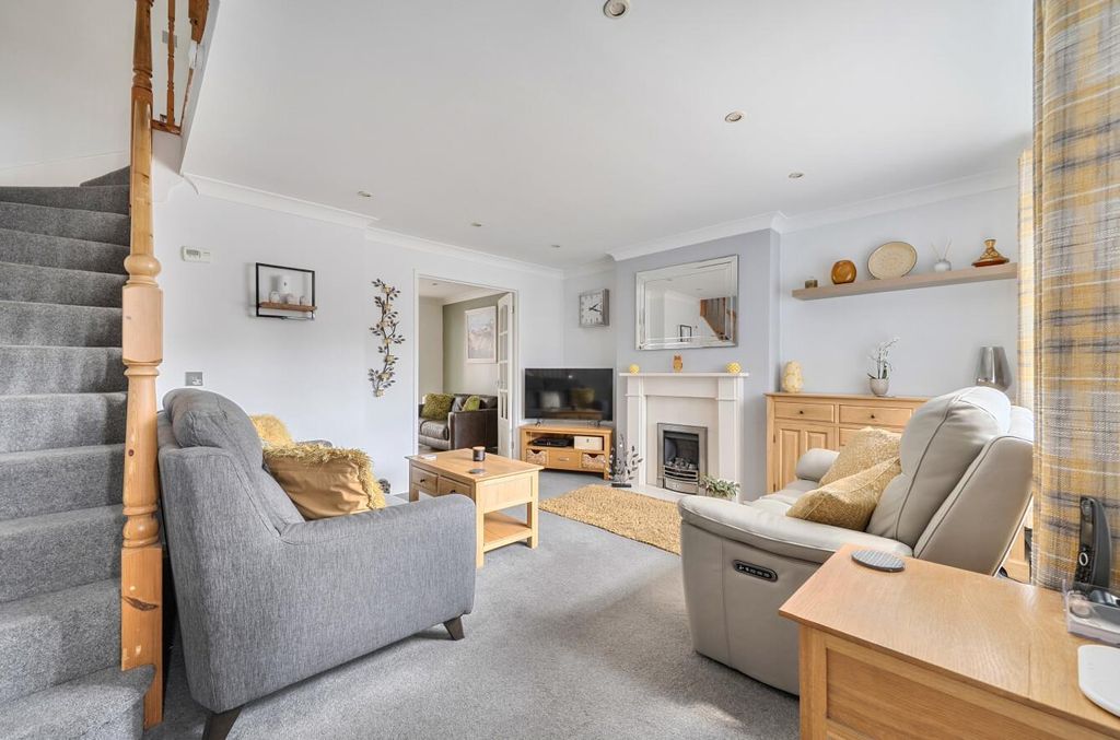 Property photo 2 of 19 Kelburn Close 42 (12).Jpg