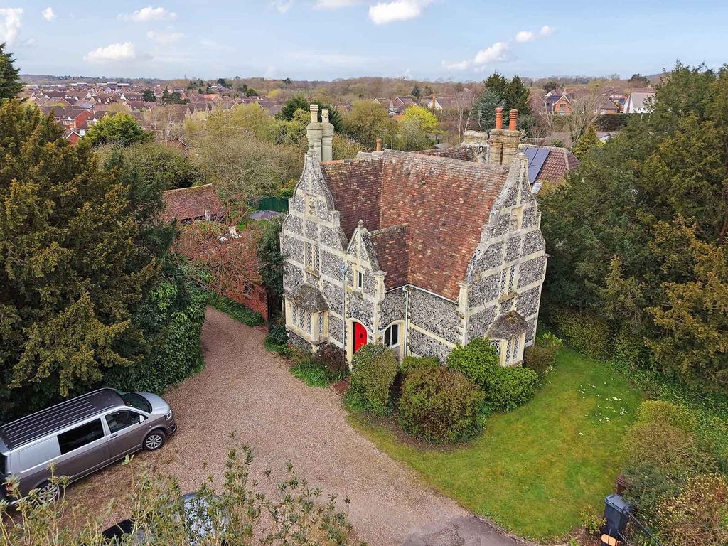 Property photo 1 of 28