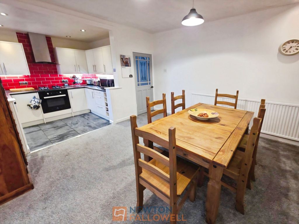 Property photo 2 of 28