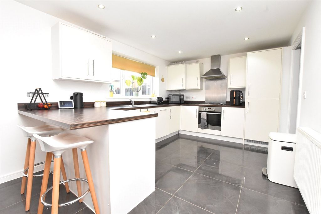 Property photo 3 of 24 Picture No. 04