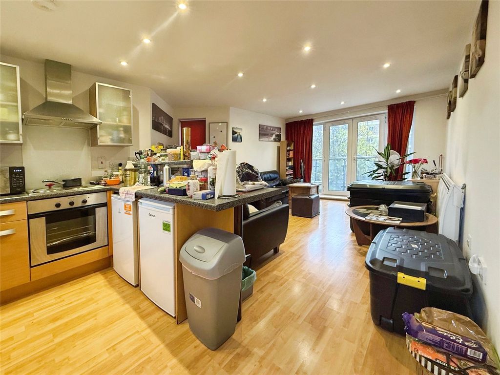 Property photo 3 of 8 Picture No. 14