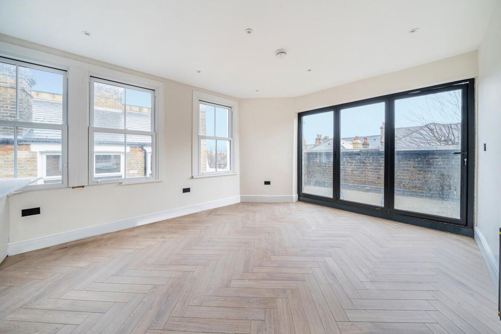 Property photo 3 of 13 Picture 3