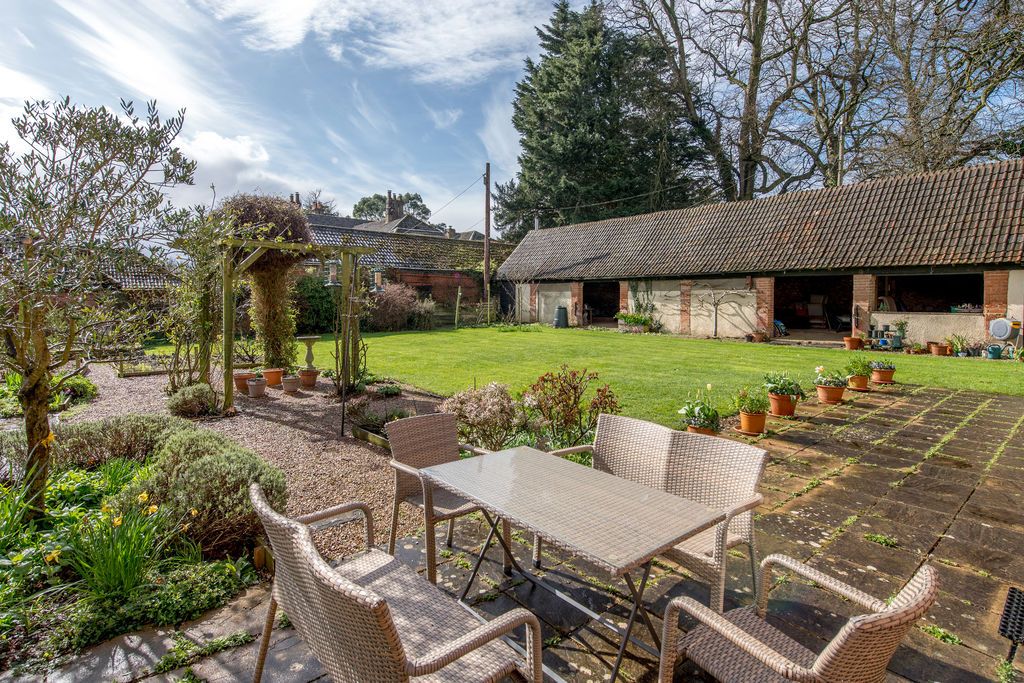 Property photo 2 of 37 Rear Garden