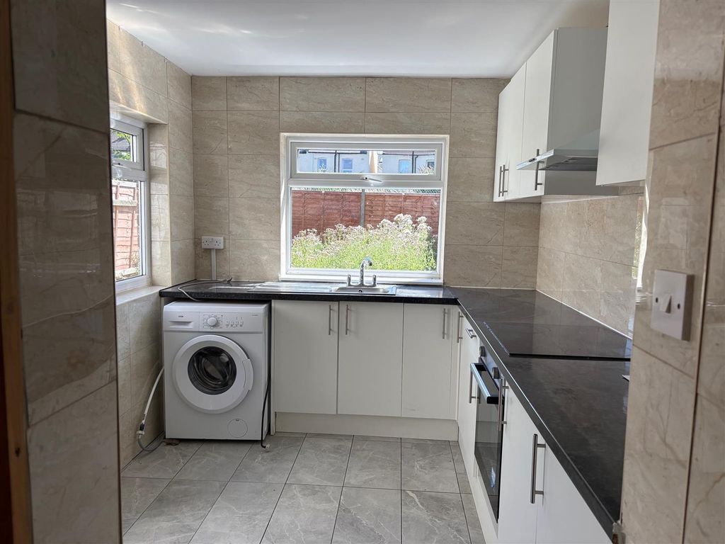 Property photo 3 of 12 Kitchen .Jpg