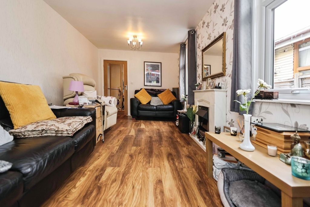 Property photo 2 of 17 Photo