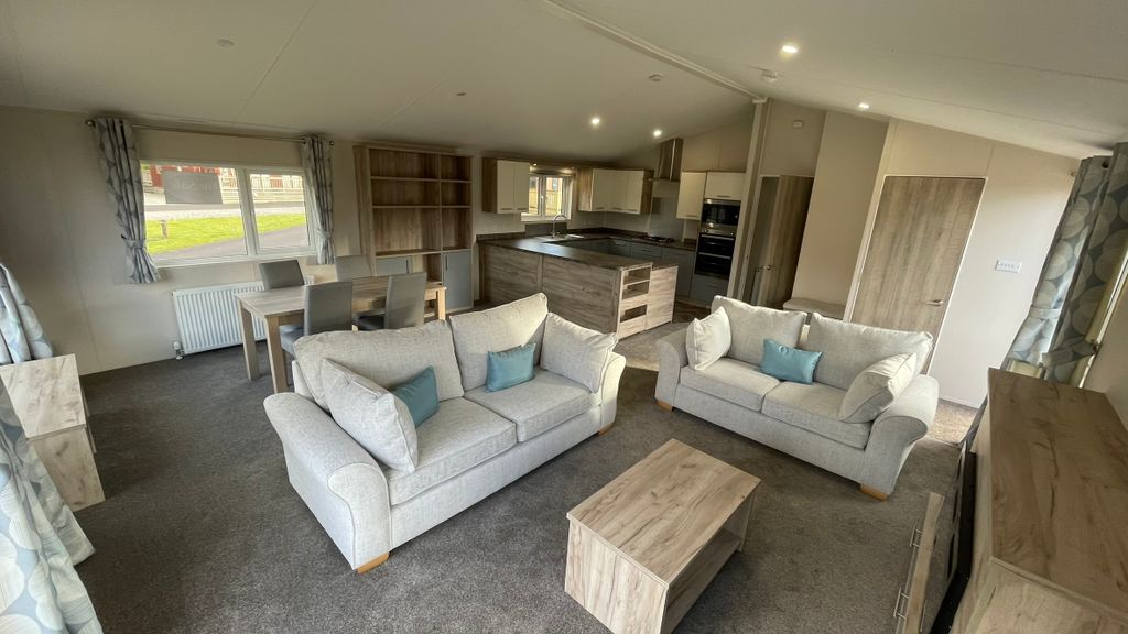 Property photo 3 of 28