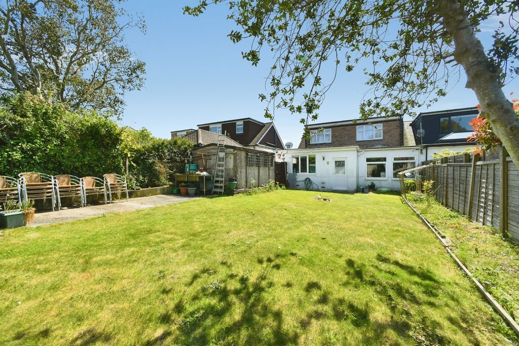Property photo 2 of 25