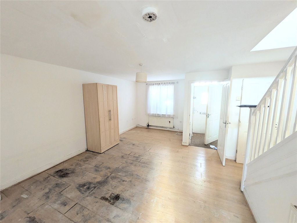 Property photo 3 of 10 Living Room