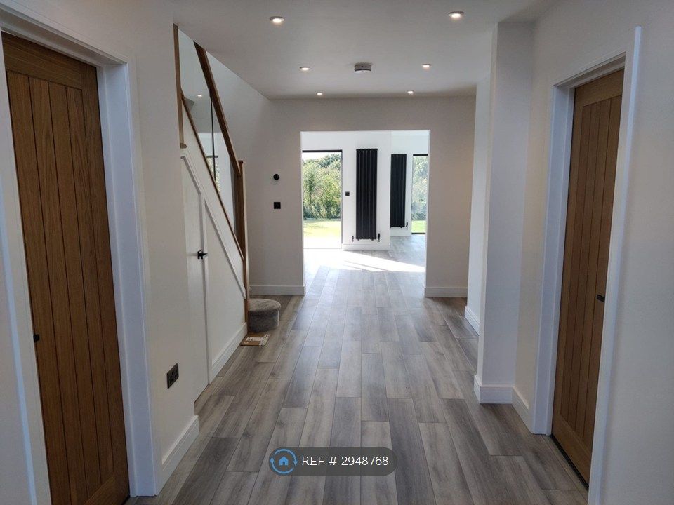 Property photo 2 of 16 Entrance Hall