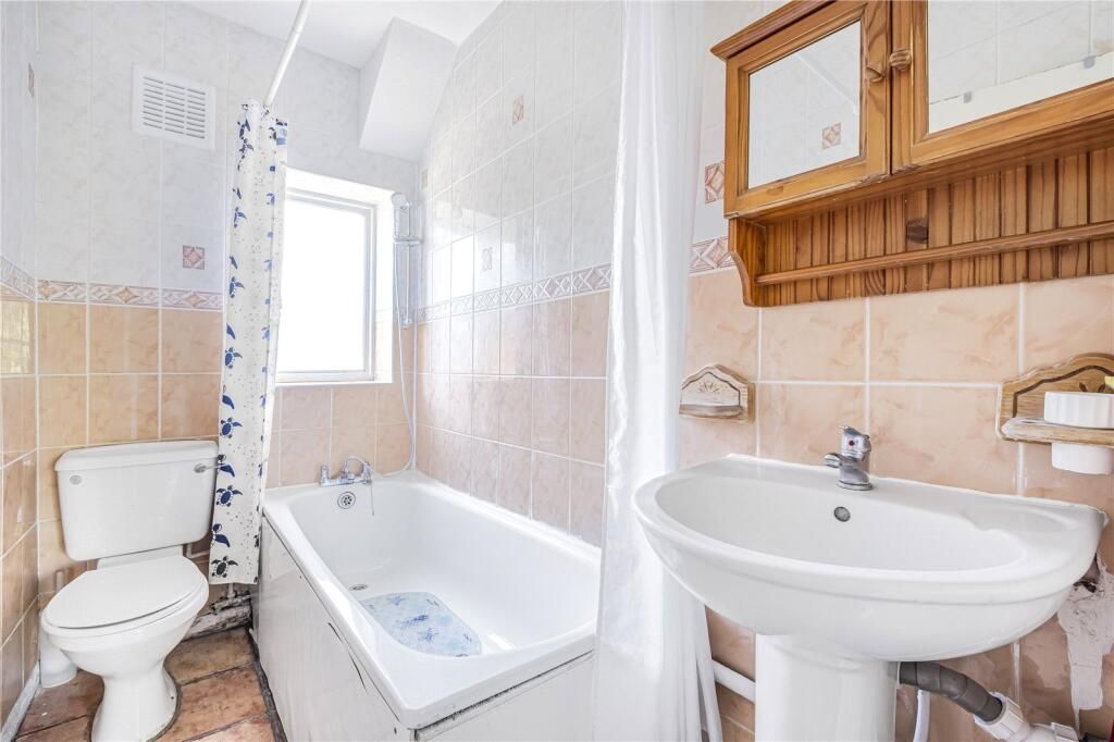 Property photo 3 of 7 Gallery