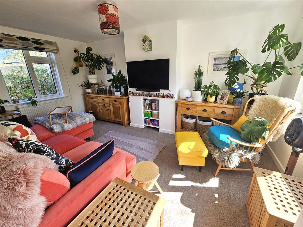 Property photo 2 of 17 Lounge.Jpg