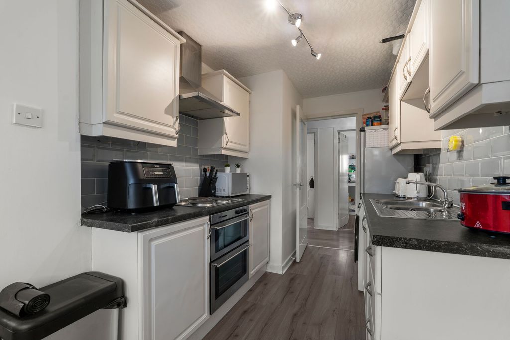 Property photo 1 of 18 Kitchen