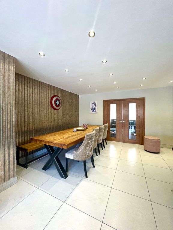 Property photo 1 of 13 Photo 11