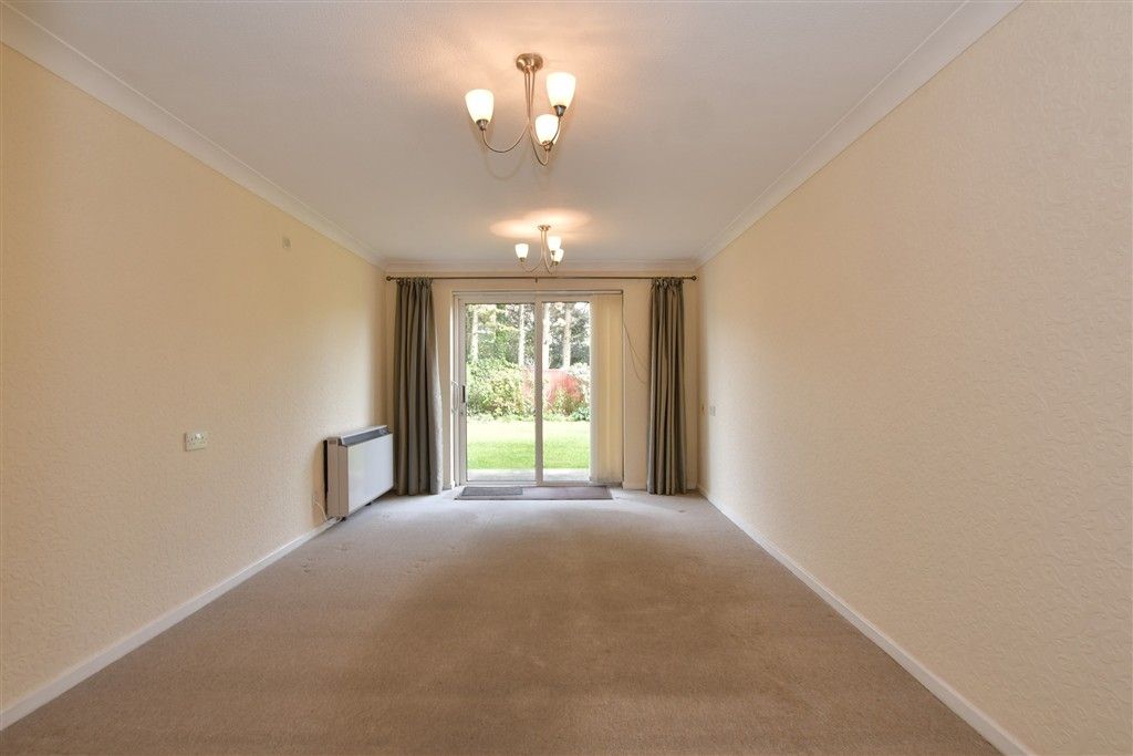 Property photo 3 of 11 Lounge/Dining Room