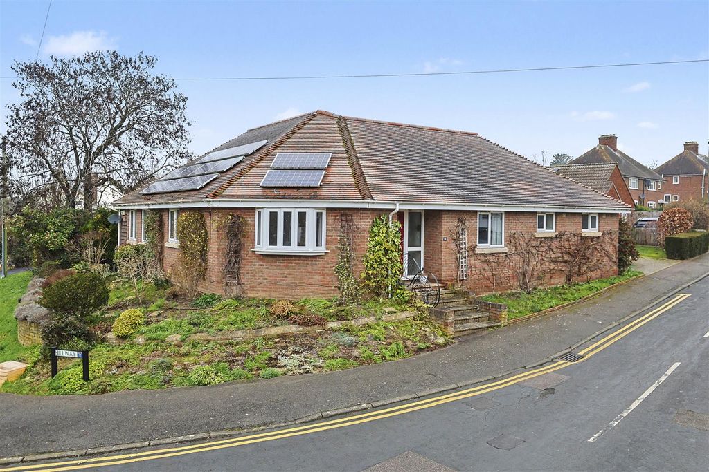 Property photo 1 of 21 Hillway_25.Jpg