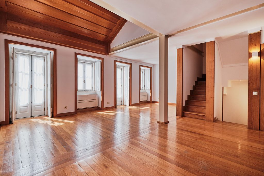 Property photo 2 of 31