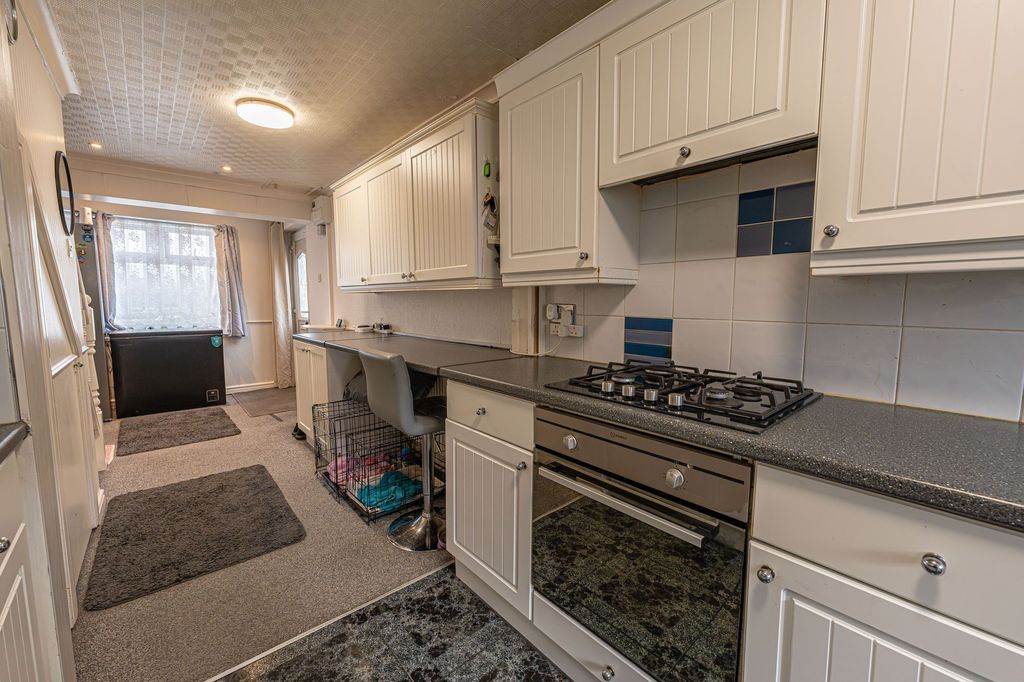 Property photo 3 of 37