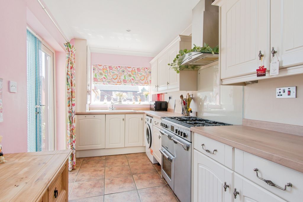 Property photo 2 of 17 Kitchen