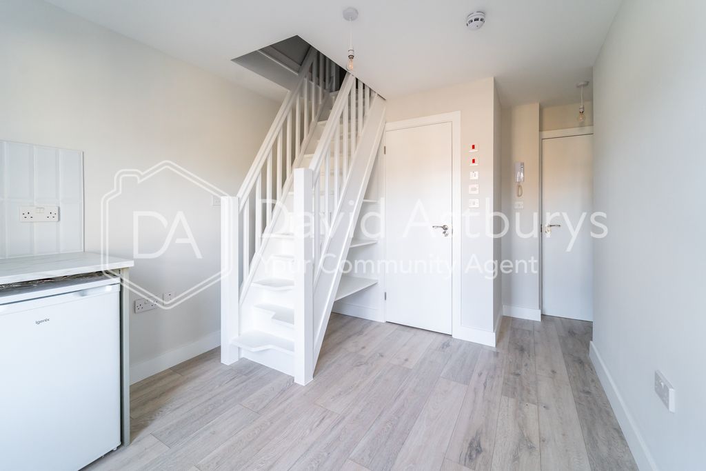 Property photo 2 of 11 Ndb00663