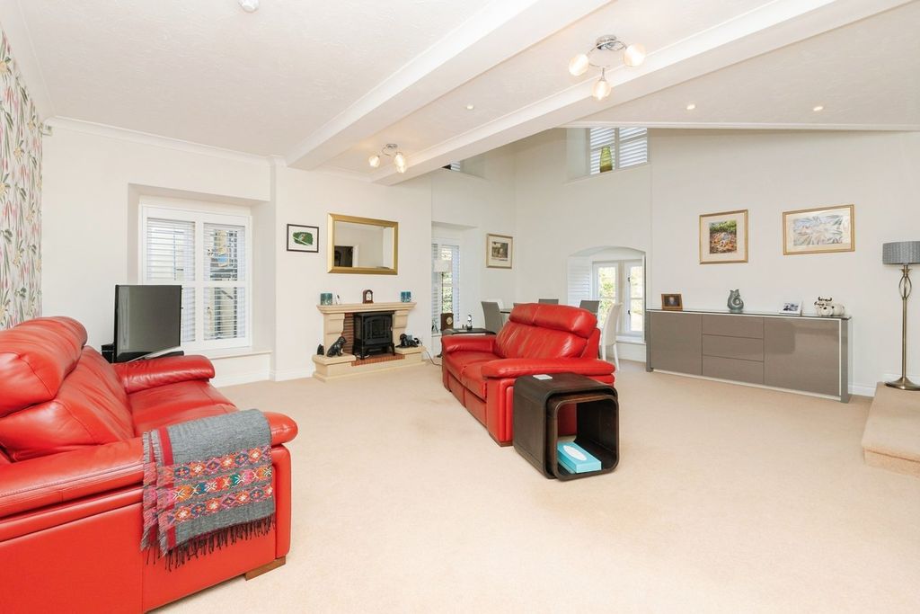 Property photo 3 of 25