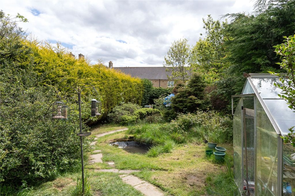 Property photo 2 of 14 Garden
