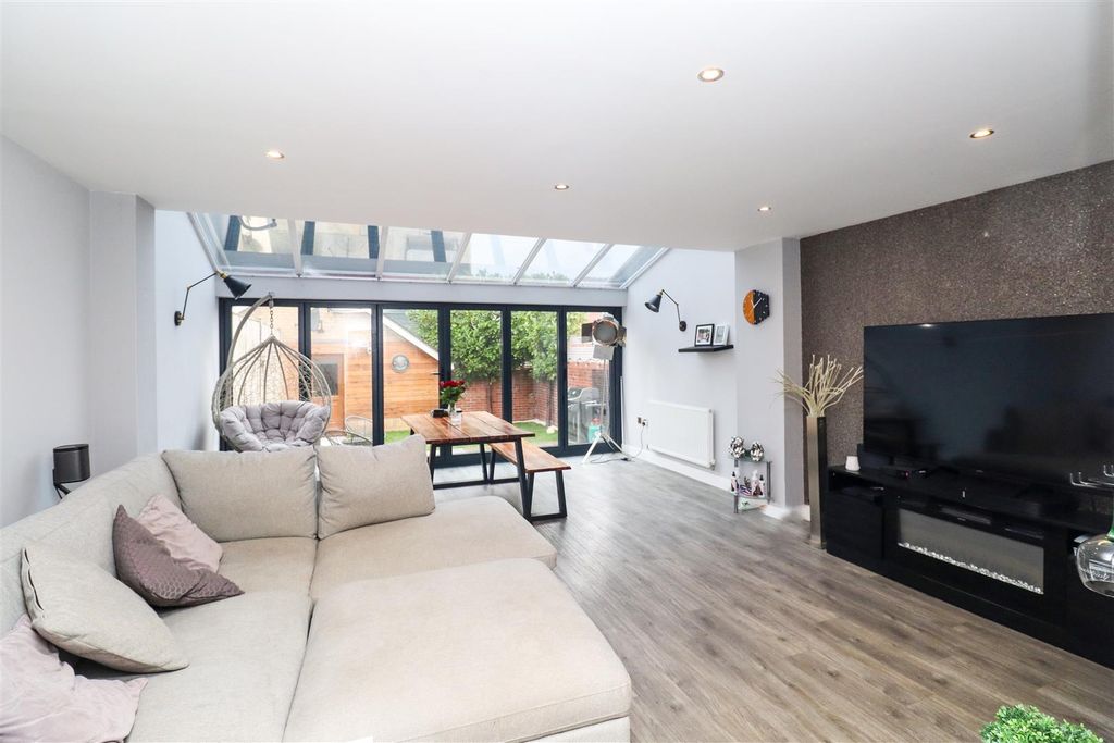 Property photo 2 of 21 Living Room/Orangery