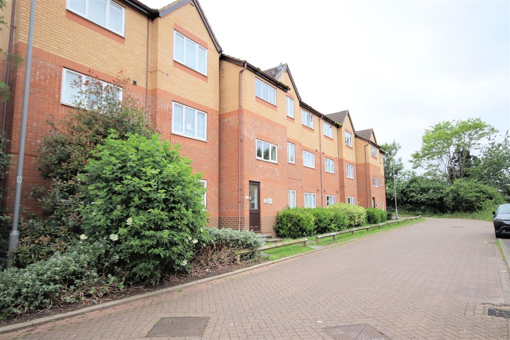 Property photo 1 of 14 37 Simpson Close - H.Jpg