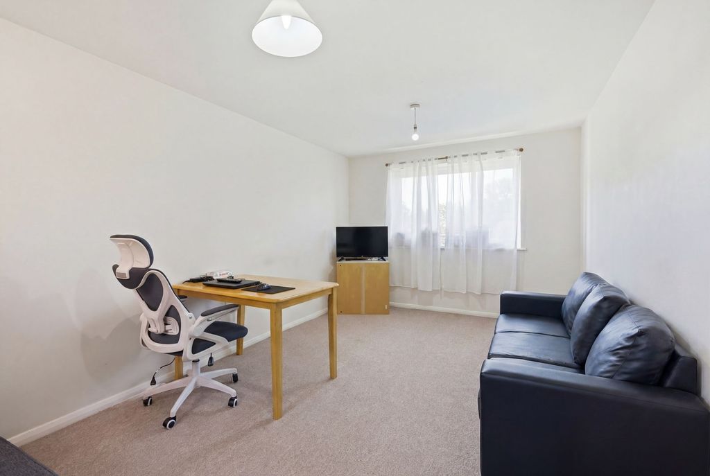Property photo 2 of 8