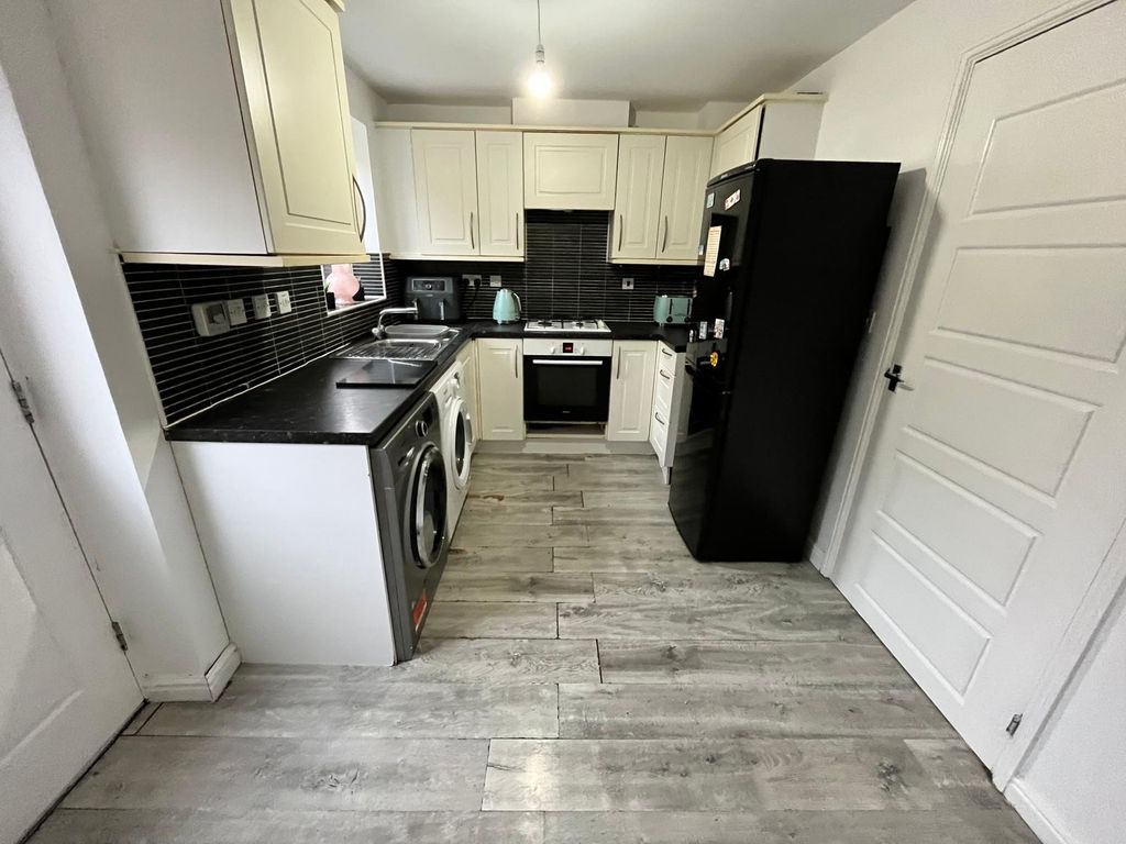 Property photo 2 of 16 Kitchen