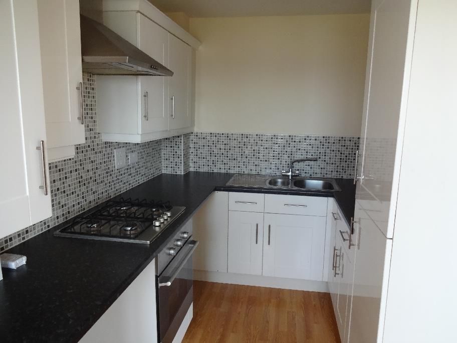 Property photo 2 of 12 Kenninghall View 76