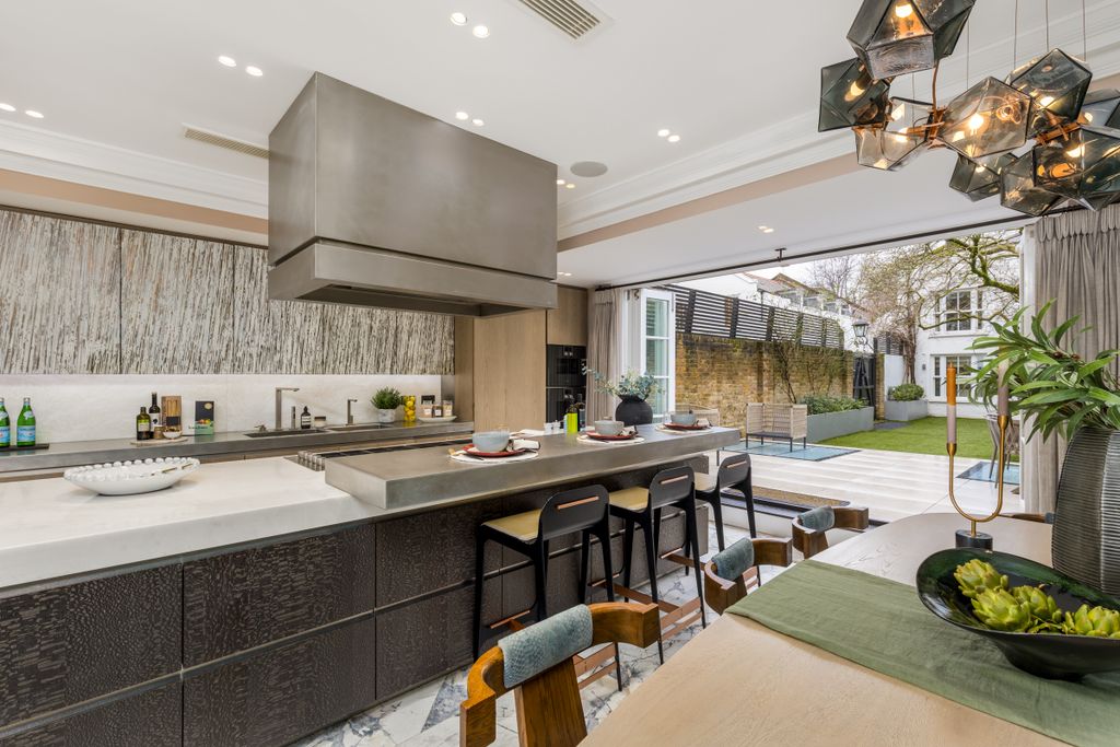 Property photo 3 of 25