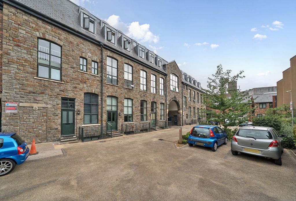 Property photo 2 of 9 1342971-16-68A5c7...