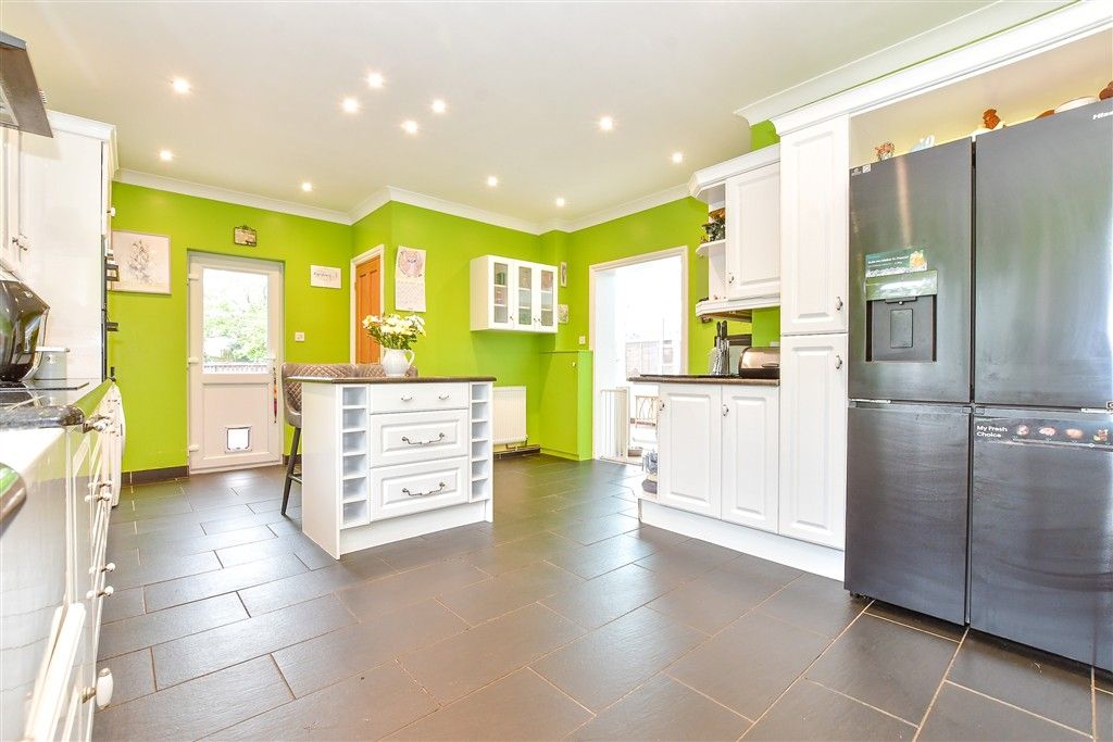 Property photo 3 of 23 Kitchen