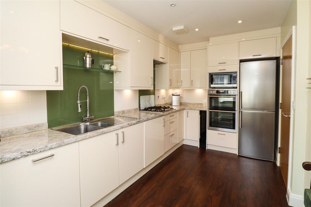 Property photo 2 of 24 Kitchen