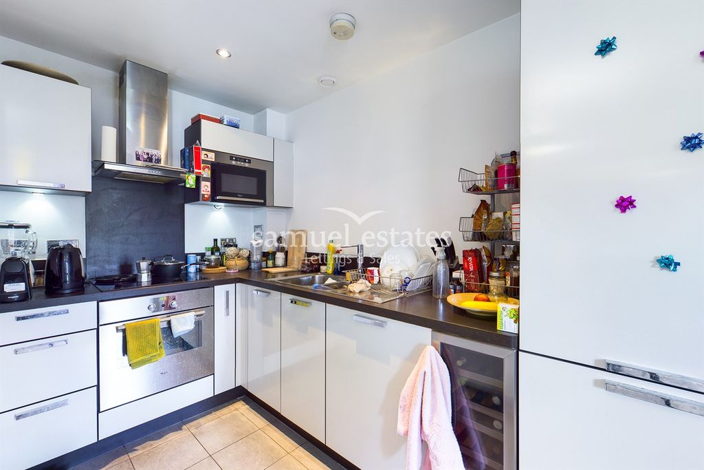 Property photo 2 of 10 Kitchen