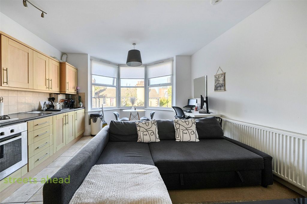 Property photo 2 of 19 Picture No. 09