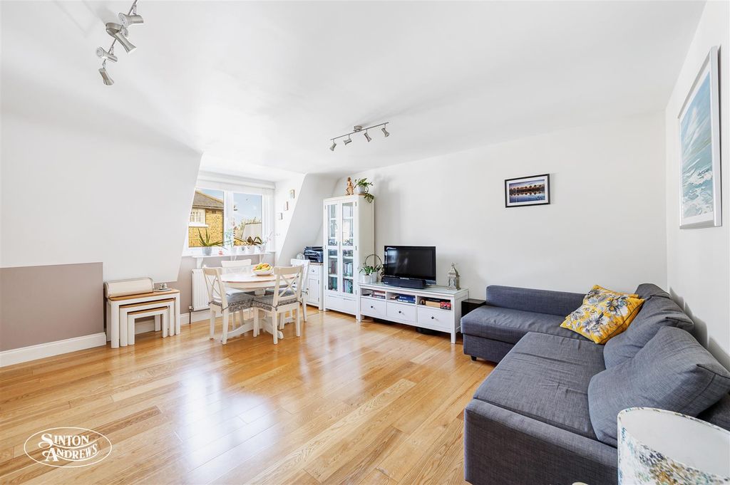 Property photo 2 of 11 Flat 5  Harrington Court-3.Jpg