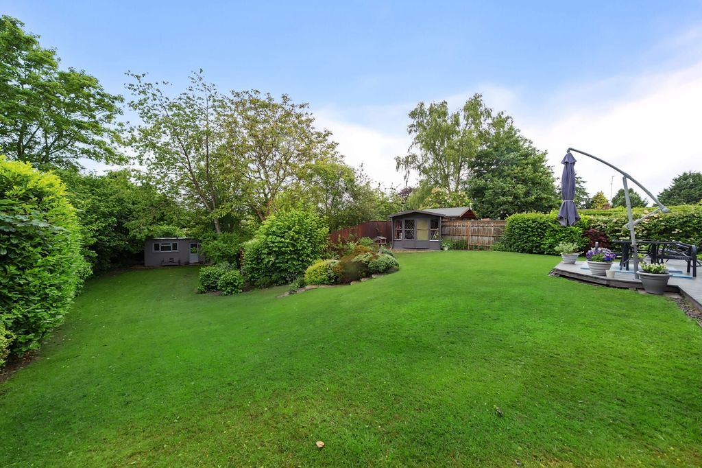 Property photo 2 of 28