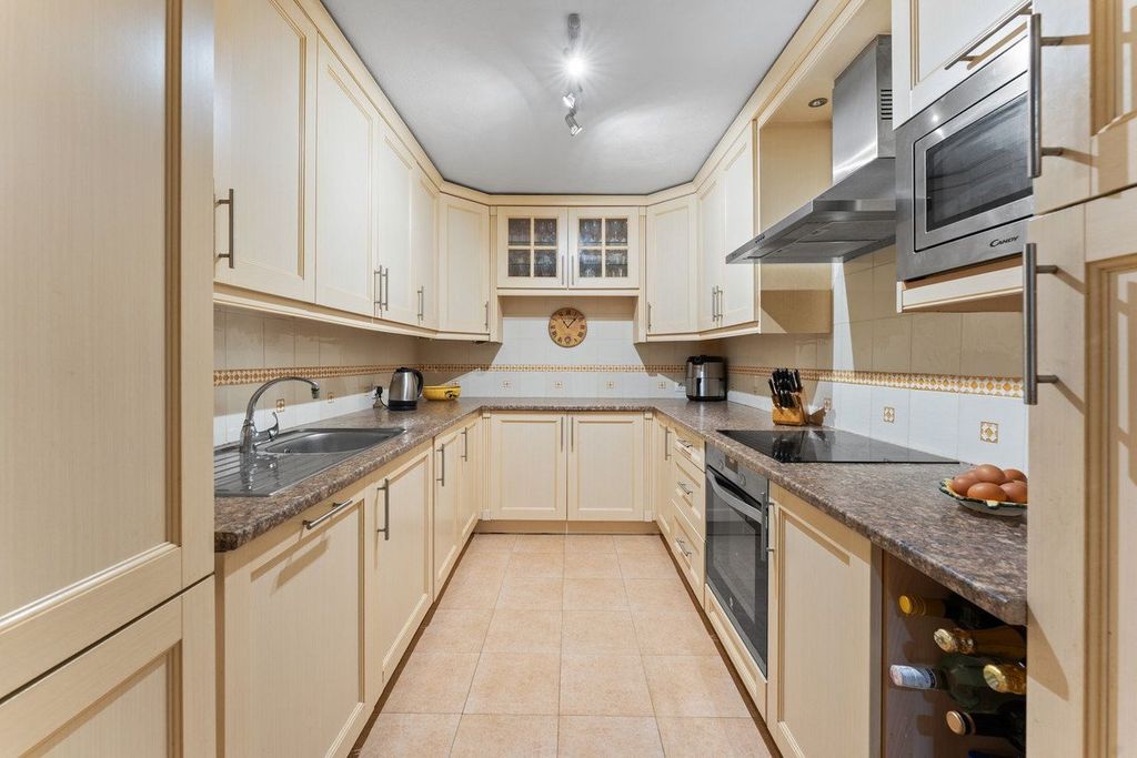 Property photo 2 of 25