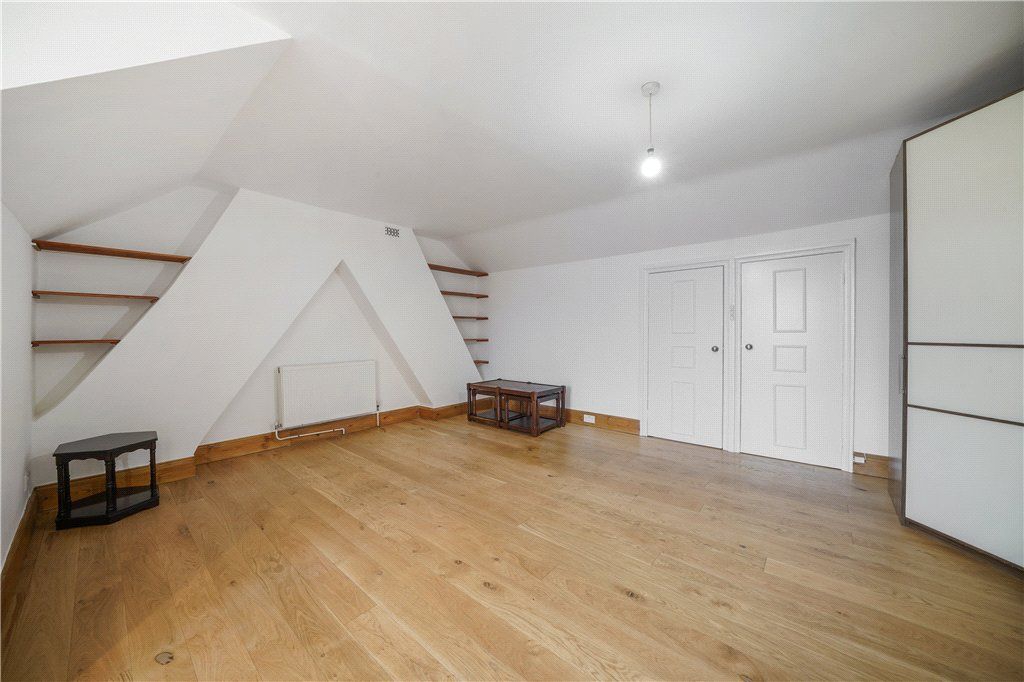 Property photo 2 of 12 Lounge