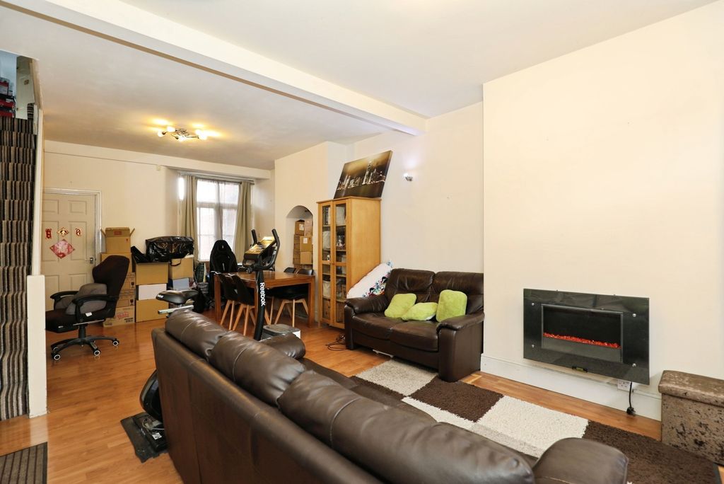 Property photo 2 of 16 Pbox-Img.Jpg