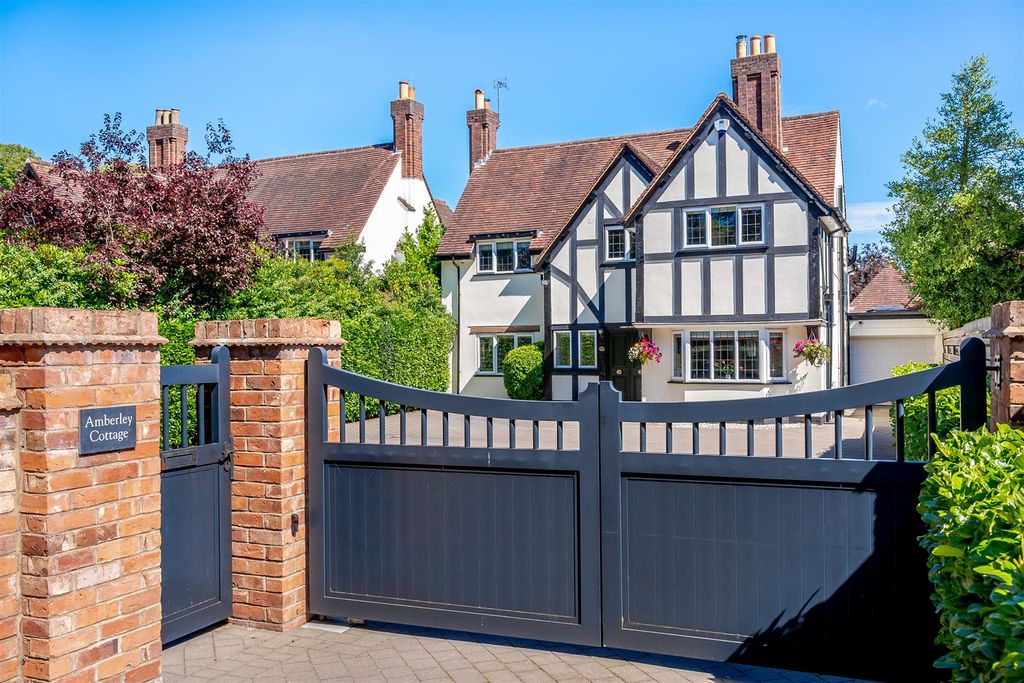 Property photo 1 of 30 8564879-Exterior07.Jpg