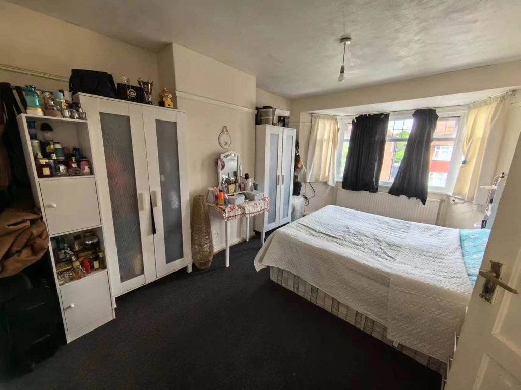 Property photo 1 of 1 Lodore Gardens, London, Nw9 0Dp