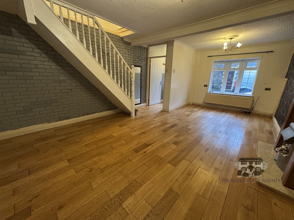 Property photo 3 of 12 Lounge