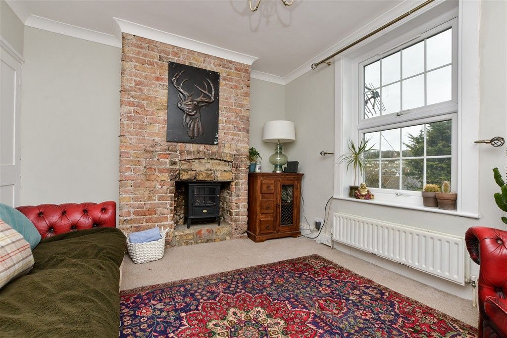 Property photo 3 of 13 Lounge