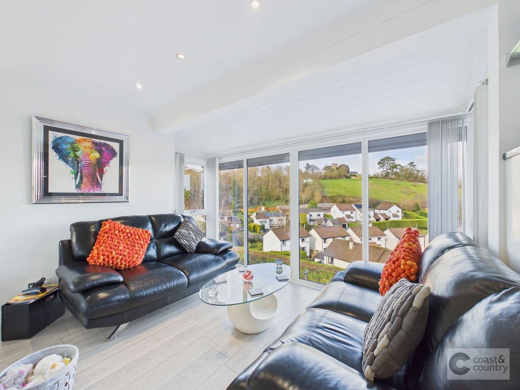 Property photo 2 of 31