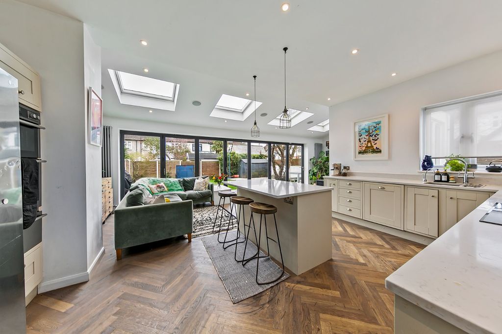 Property photo 3 of 19 Picture No. 17