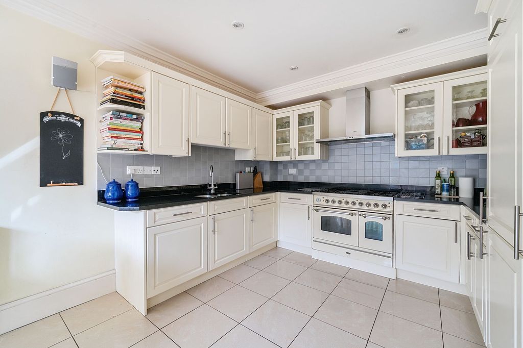 Property photo 3 of 36