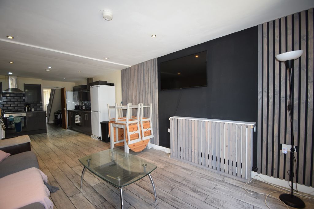 Property photo 1 of 13 Photo 11